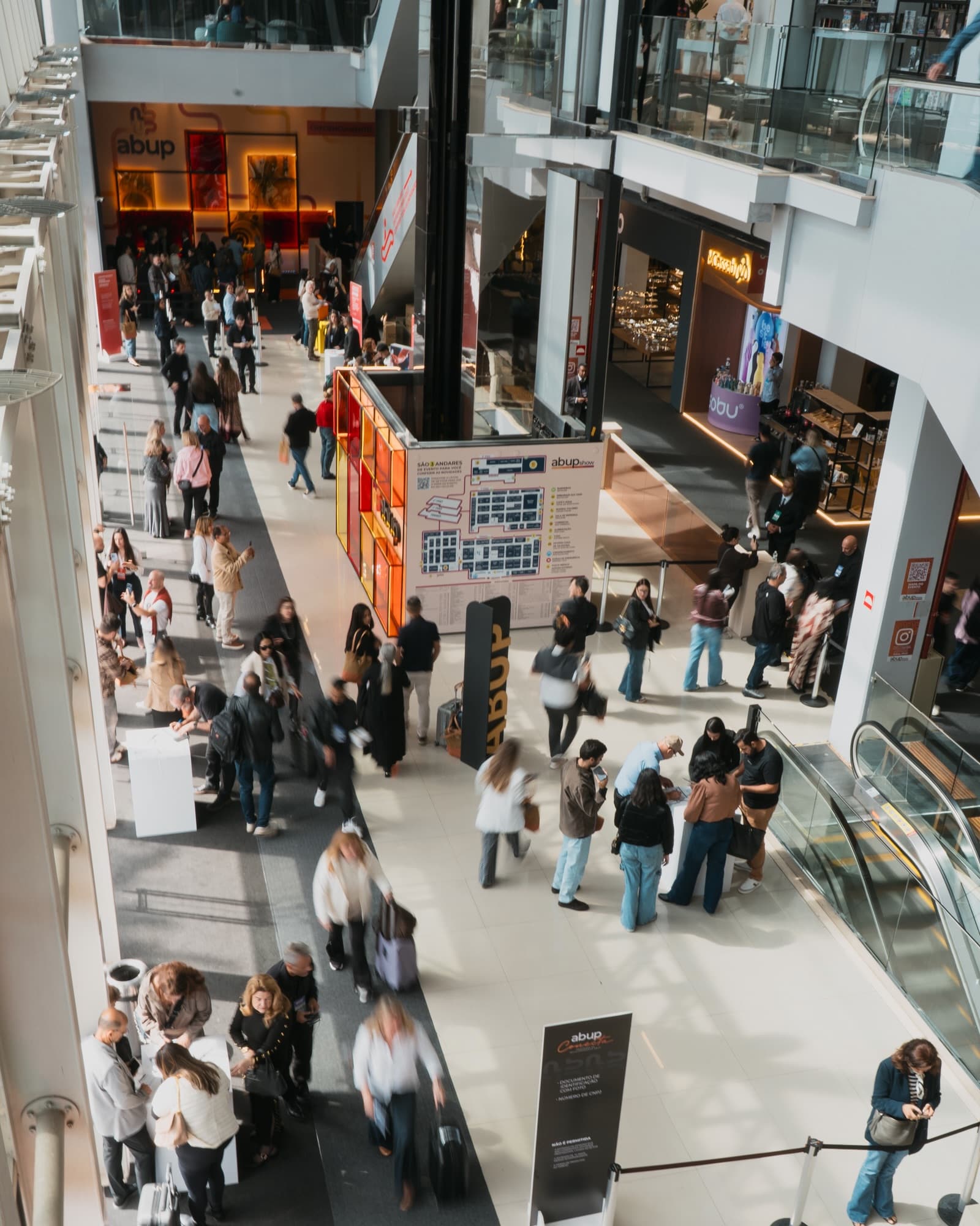 Movimento de visitantes em feira do setor